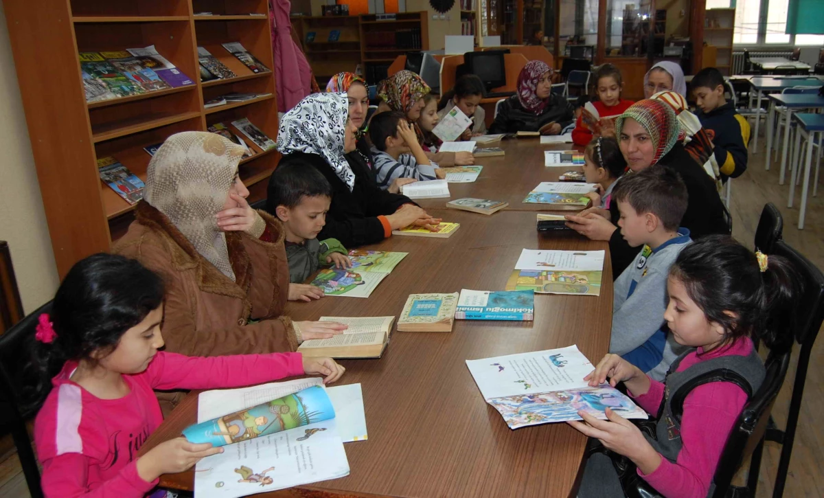 Veliler Çocuklarıyla Birlikte Okuyor