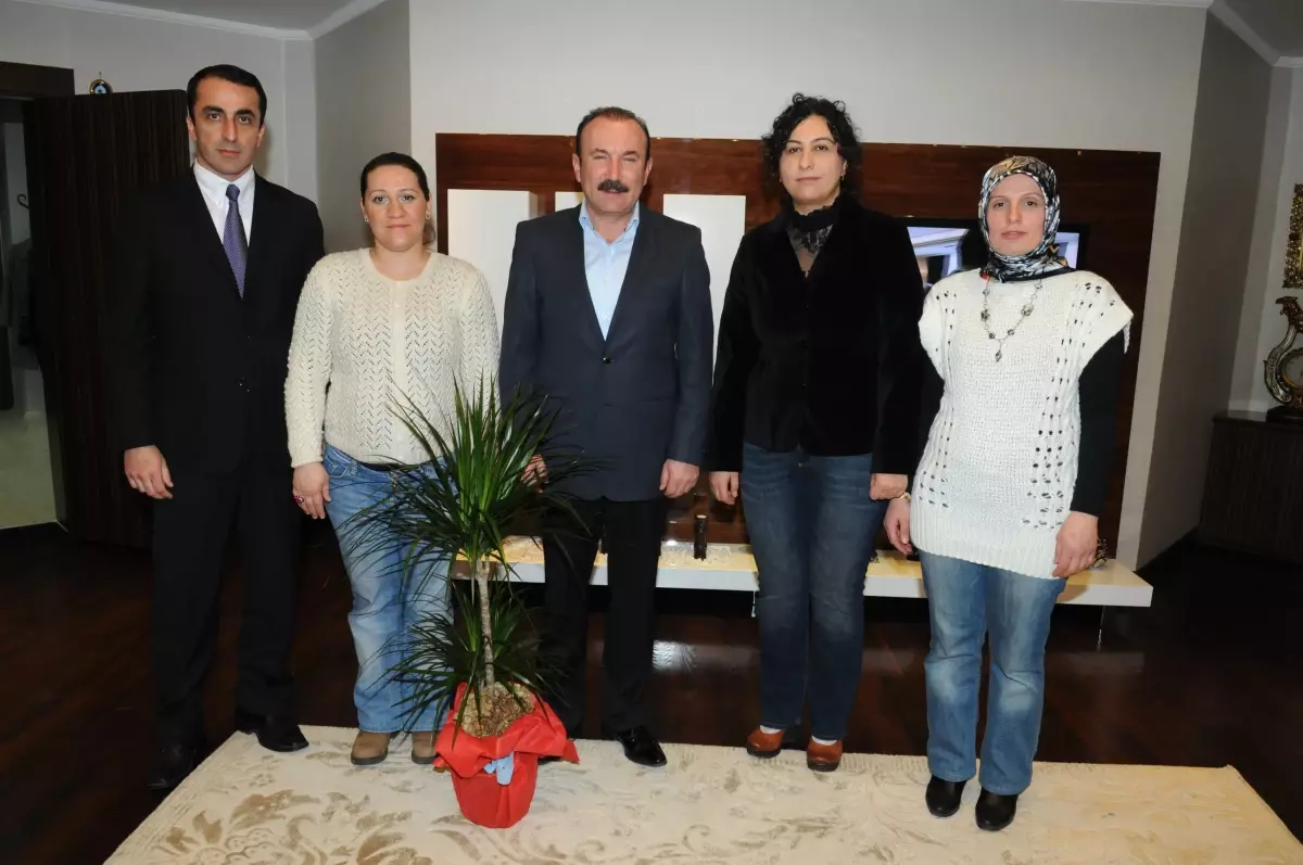 Arızlı TOKİ İlköğretim Okulu Yöneticileri Başkan Doğan\'ı Ziyaret Etti