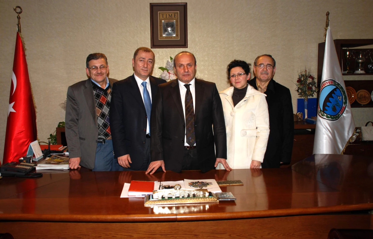 Bursa Kar-Der, Belediye Başkanı Arslan\'ı Ziyaret Etti