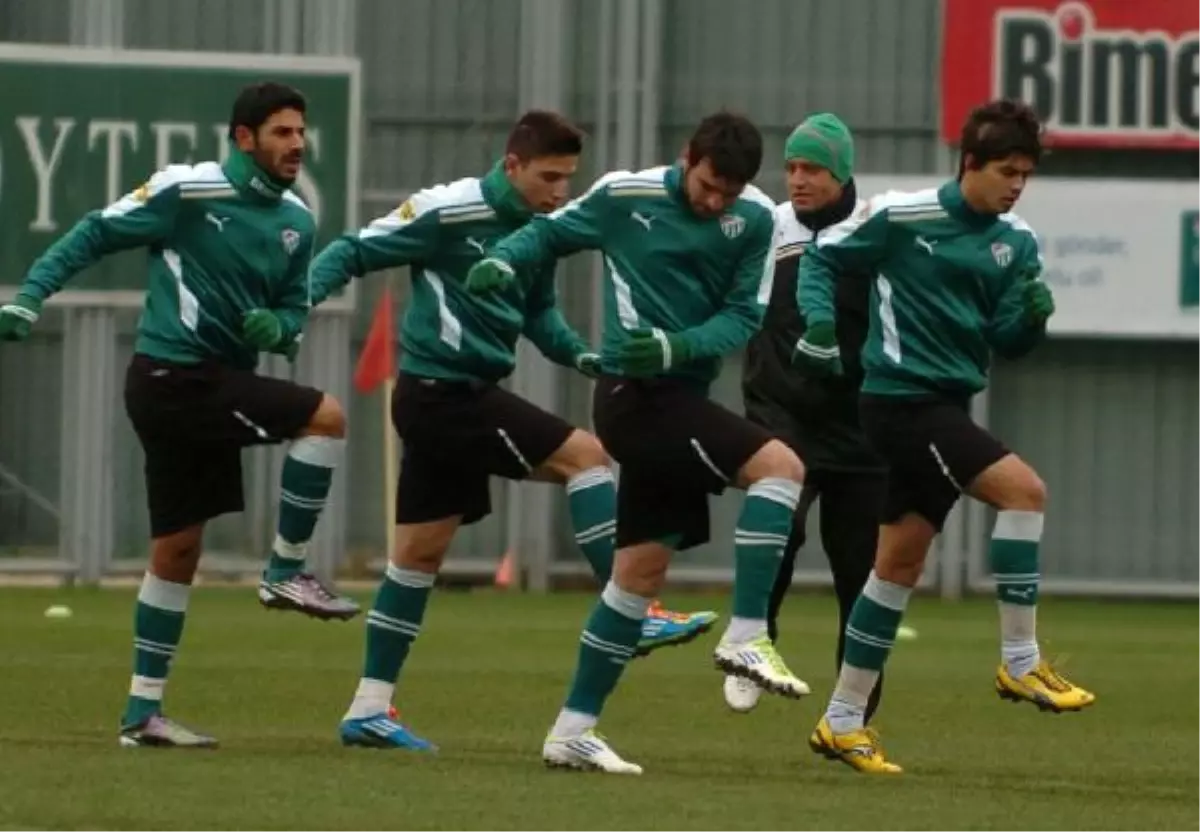 Bursaspor Teknik Direktörü Sağlam: Kendimize Yakışan Mücadeleyi Vereceğiz