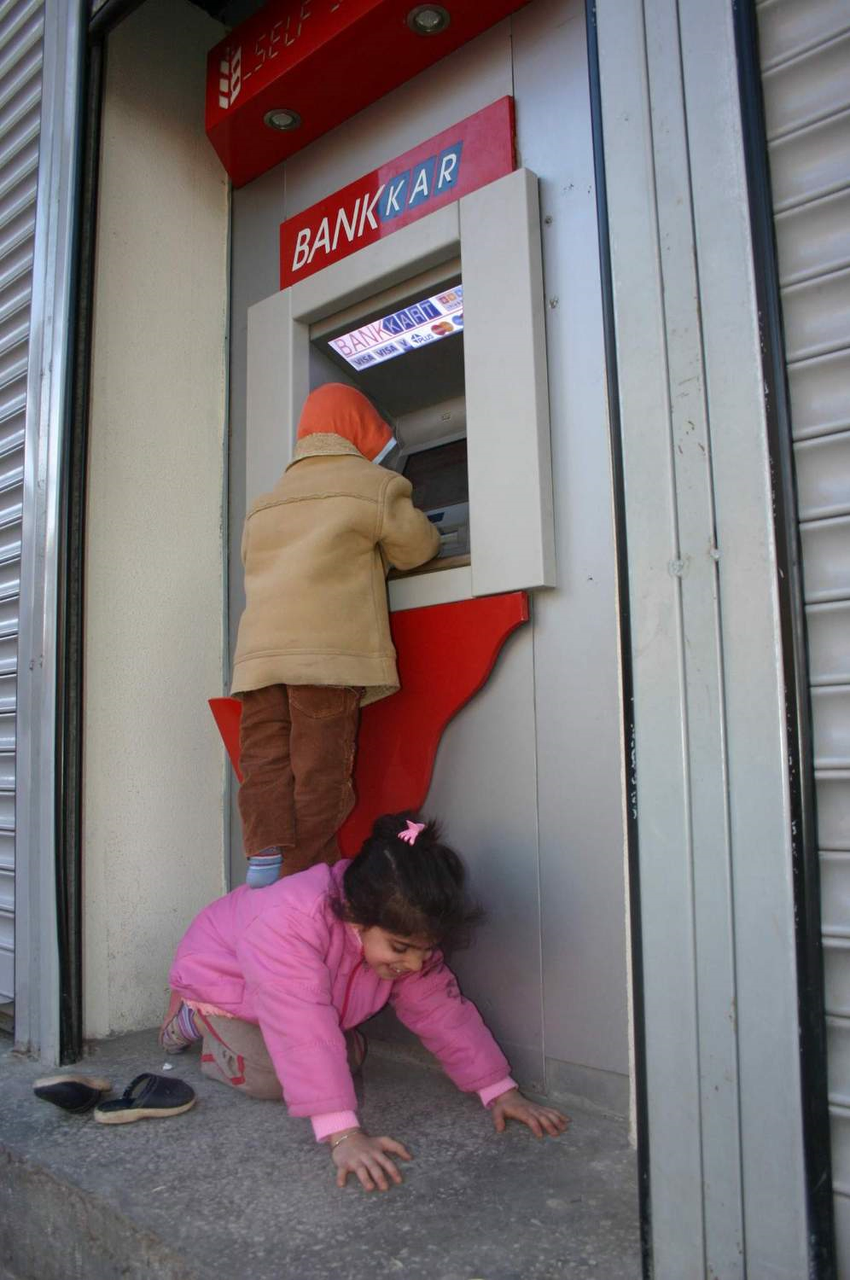 Çocukların Oyunu Atm\'leri Bozuyor