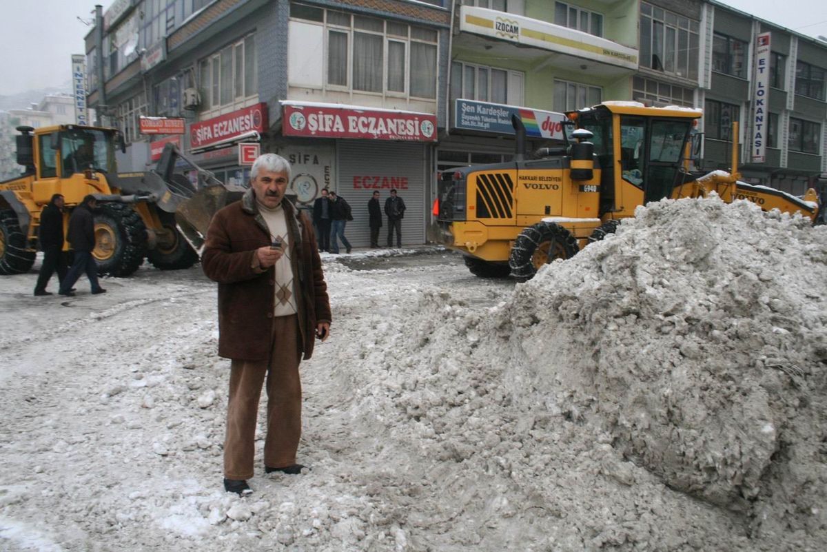 Hakkari\'de Kar Temizleme Çalışması