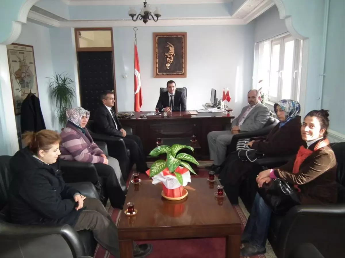 Halı Kursu Öğretmenlerı Kaymakamı Zıyaret Ettıler