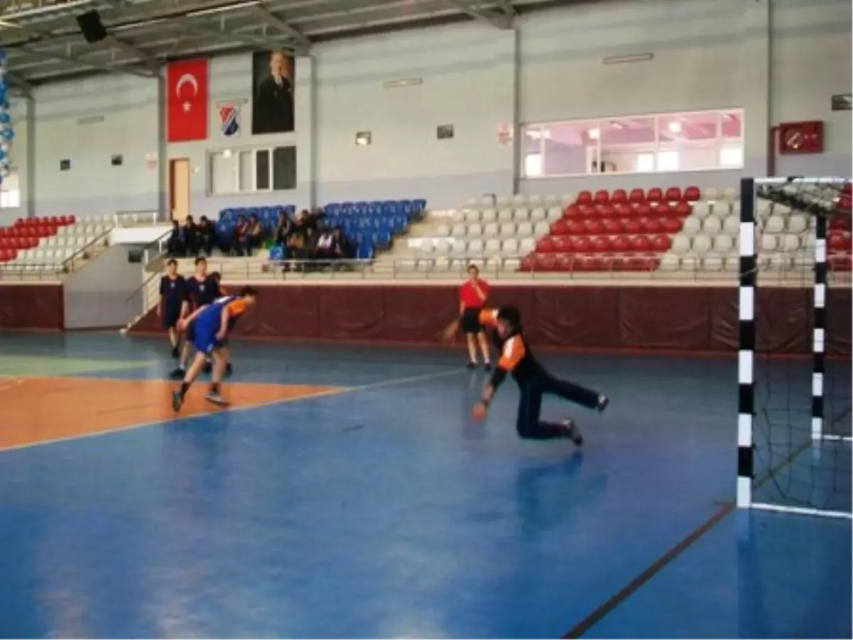 Hentbol İl Birinciliği Maçları Sürüyor