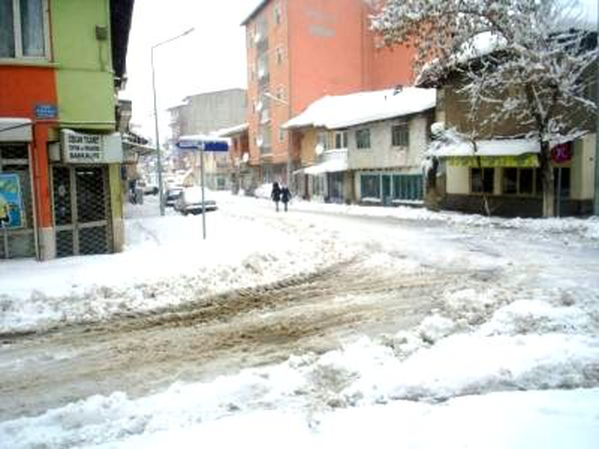 Hisarcık\'ta Okullara Kar Tatili 1 Gün Daha Uzatıldı