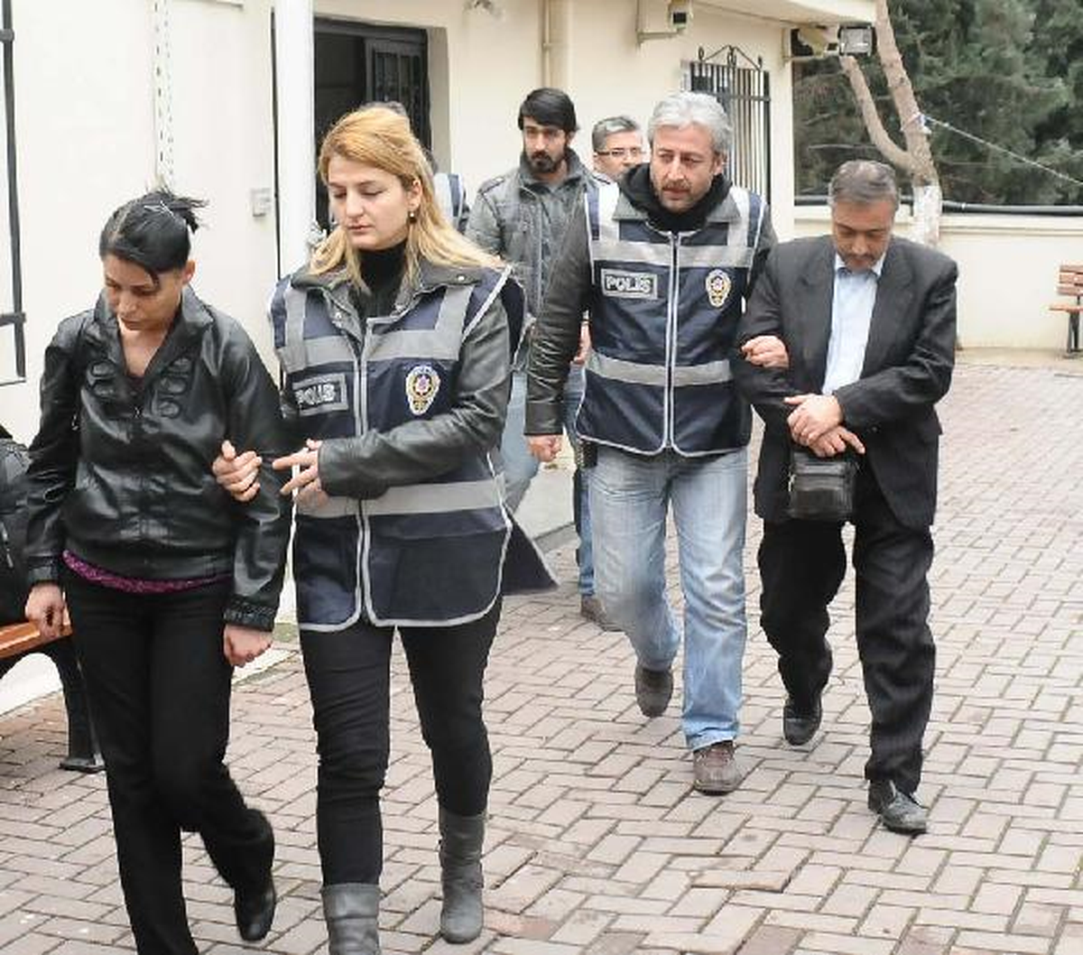 İntikamın Böylesi: Hırsız Tutup İşten Atan Eski Patronunun Evini Soydurdu