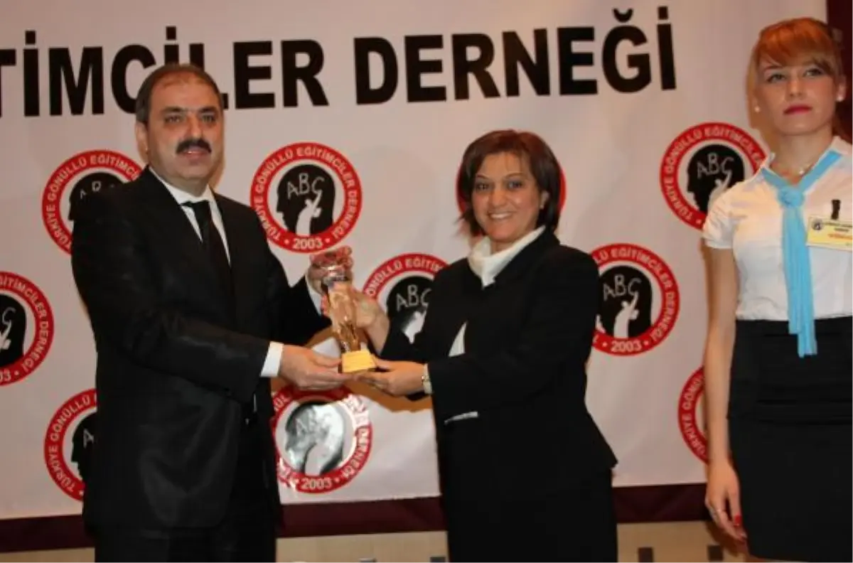 İrfan Dinç, \'yılın Belediye Başkanı\' Seçildi