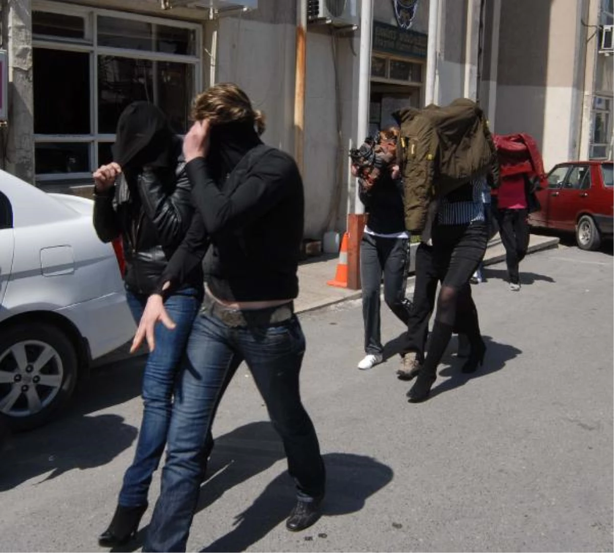 İzmir\'de Fuhuşa Bir Yılda 107 Tutuklama, 22 Hastalık Tespiti
