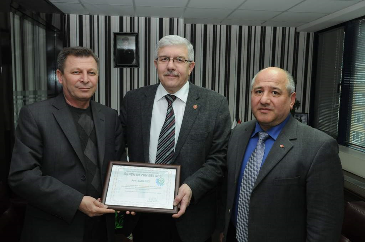 İzsander'den Örnek Mezun Belgesi