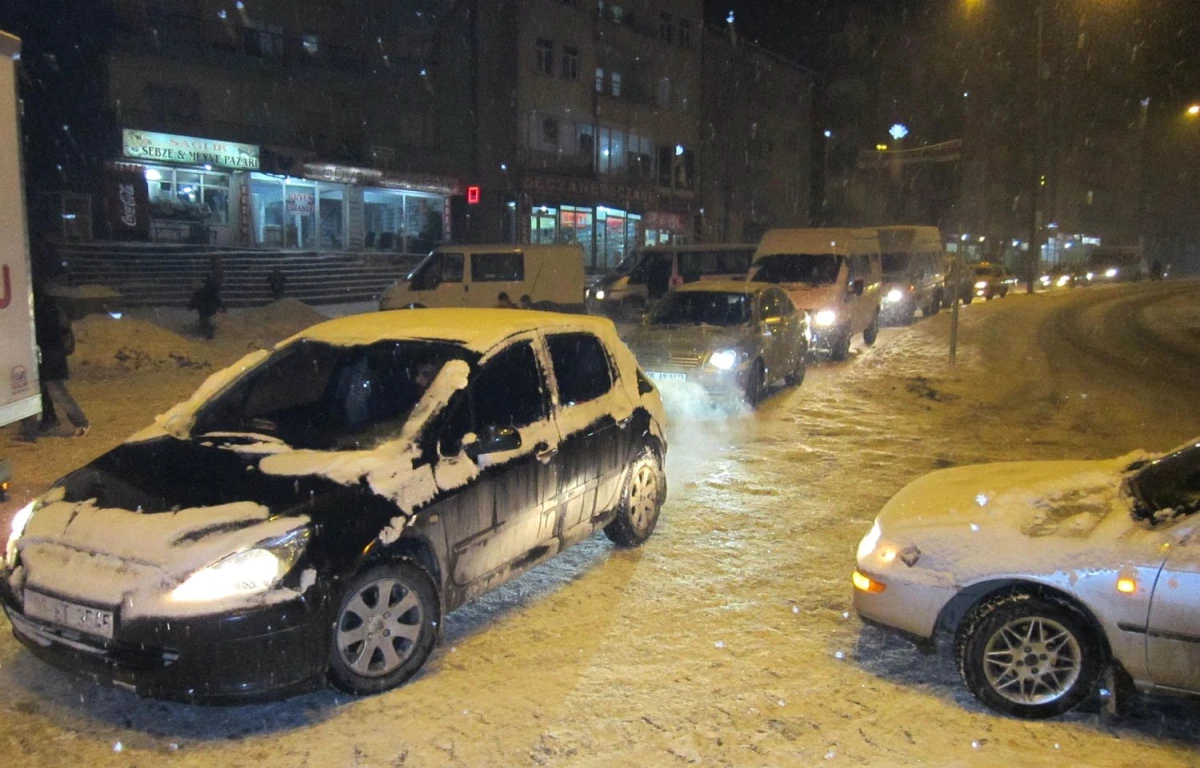 Kar Yağışı Kazalara Yol Açtı