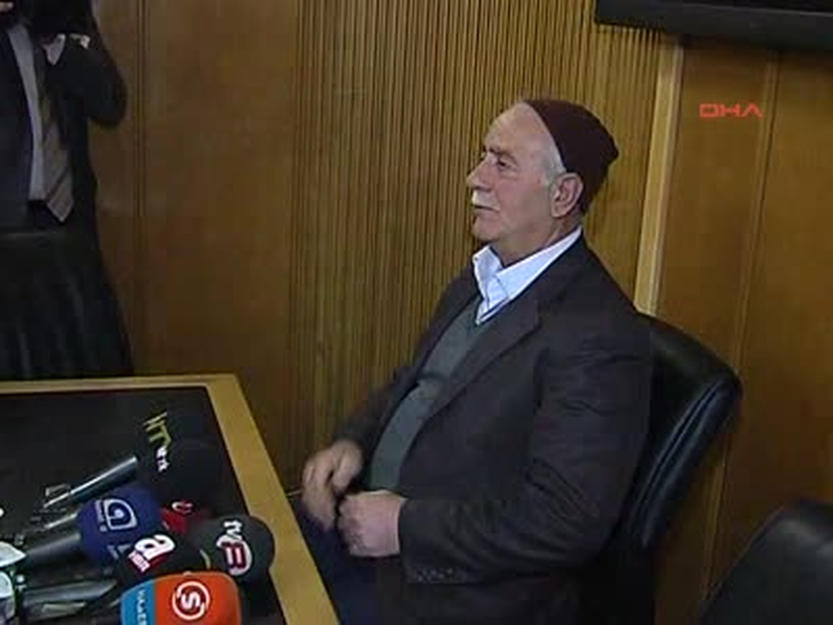 Oğlunun Cenazesinde Evine Türk Bayrağı Asan Baba Arslan Komisyonda Konuştu