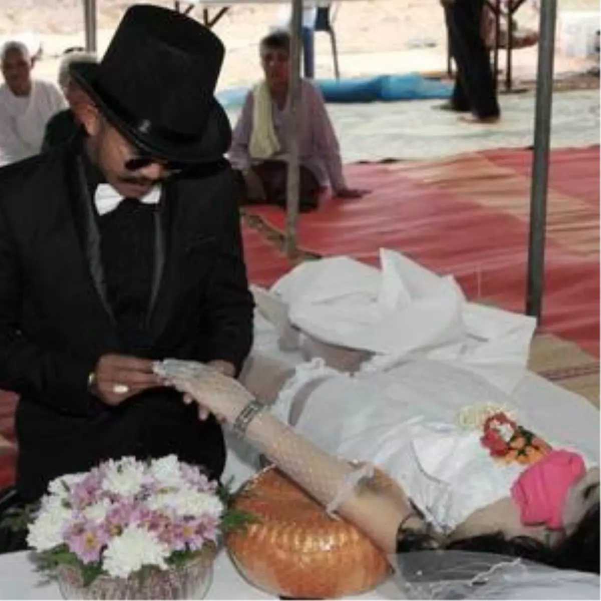 Ölen Nişanlısıyla Evlendi