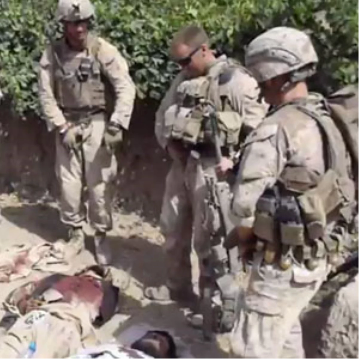 "Ölüye Saygısızlık Eden" Amerikan Askerlerine Tepki Yağıyor