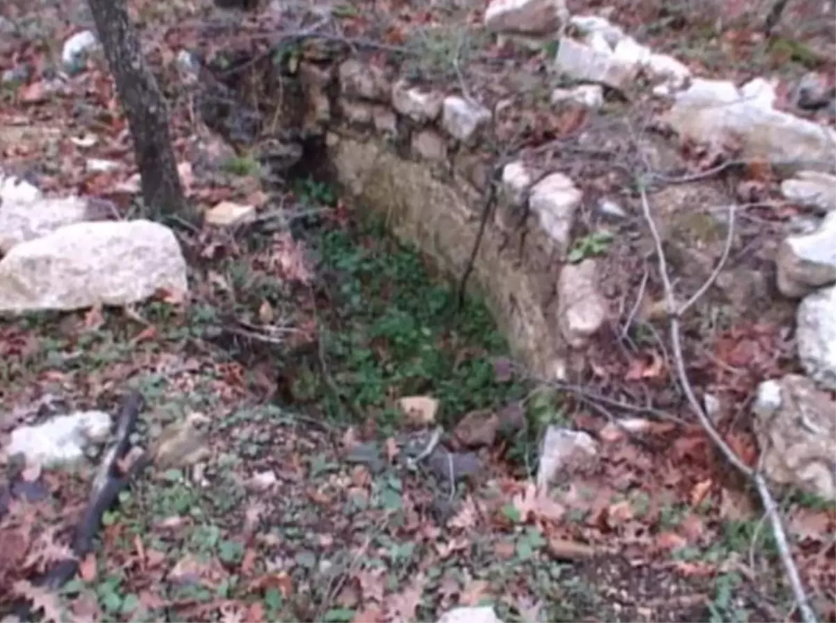 Unutulmuş Tarihi Eser Fark Edilmeyi Bekliyor