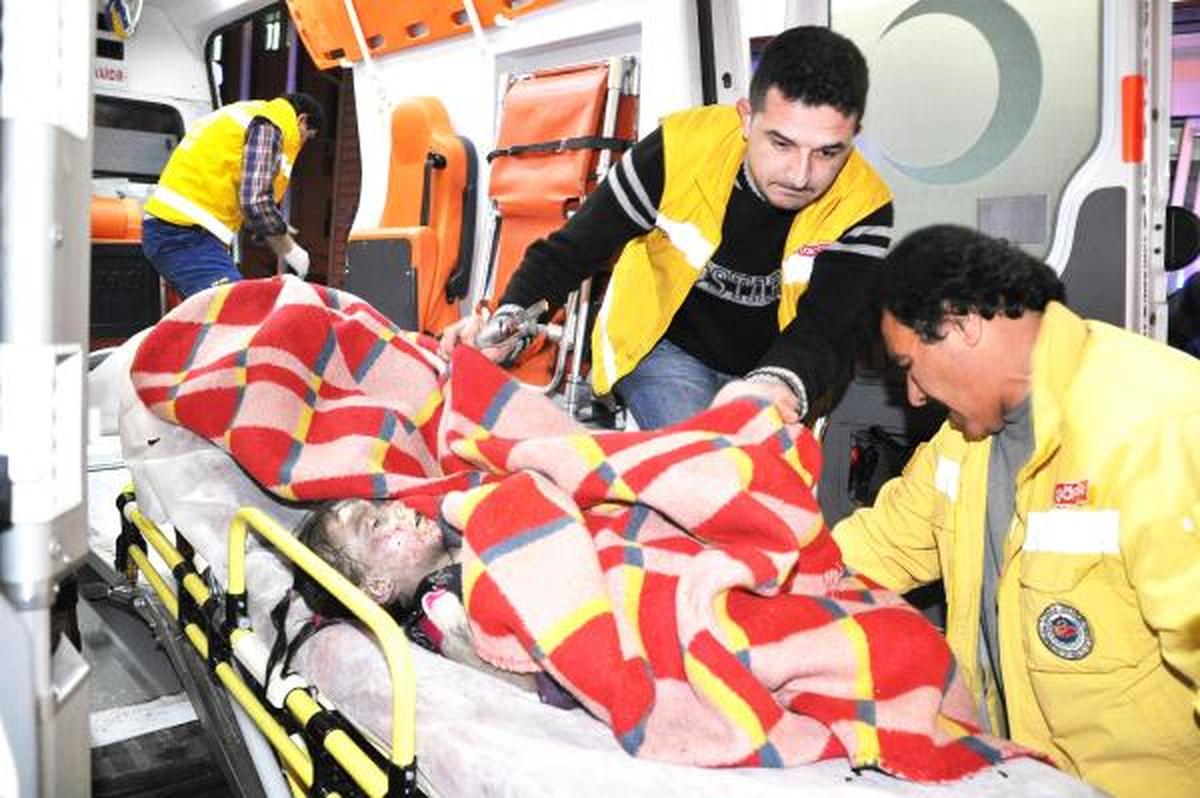 3 Yaşındaki Ahmet ile Ablası 5 Yaşındaki Elanaz Evlerinde Çıkan Yangında Can Verdi