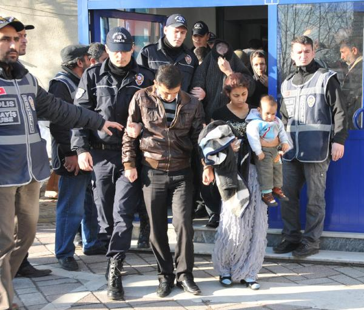 9 İldeki Operasyonlarda Gözaltına Alınan 26\'sı Kadın 44 Hırsızlık Şüphelisi Adliyeye Sevk Edildi