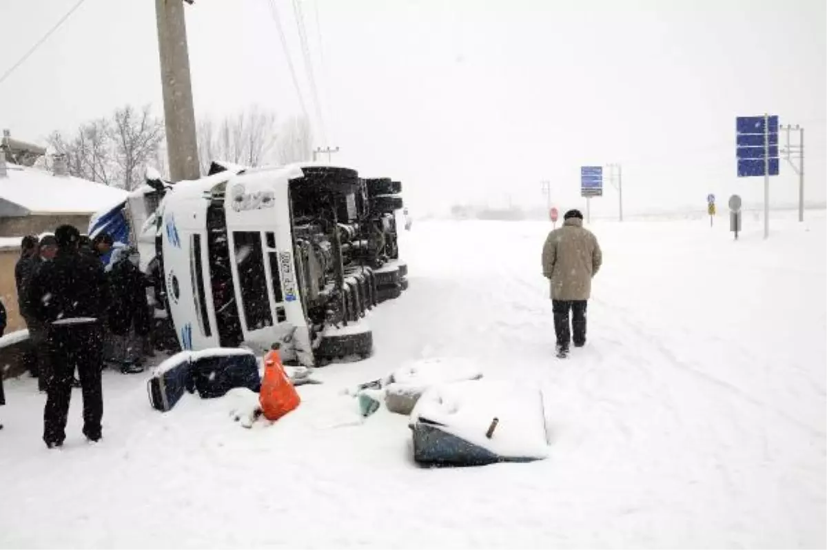 Ahlat\'ta Trafik Kazası: 1 Ölü, 1 Yaralı