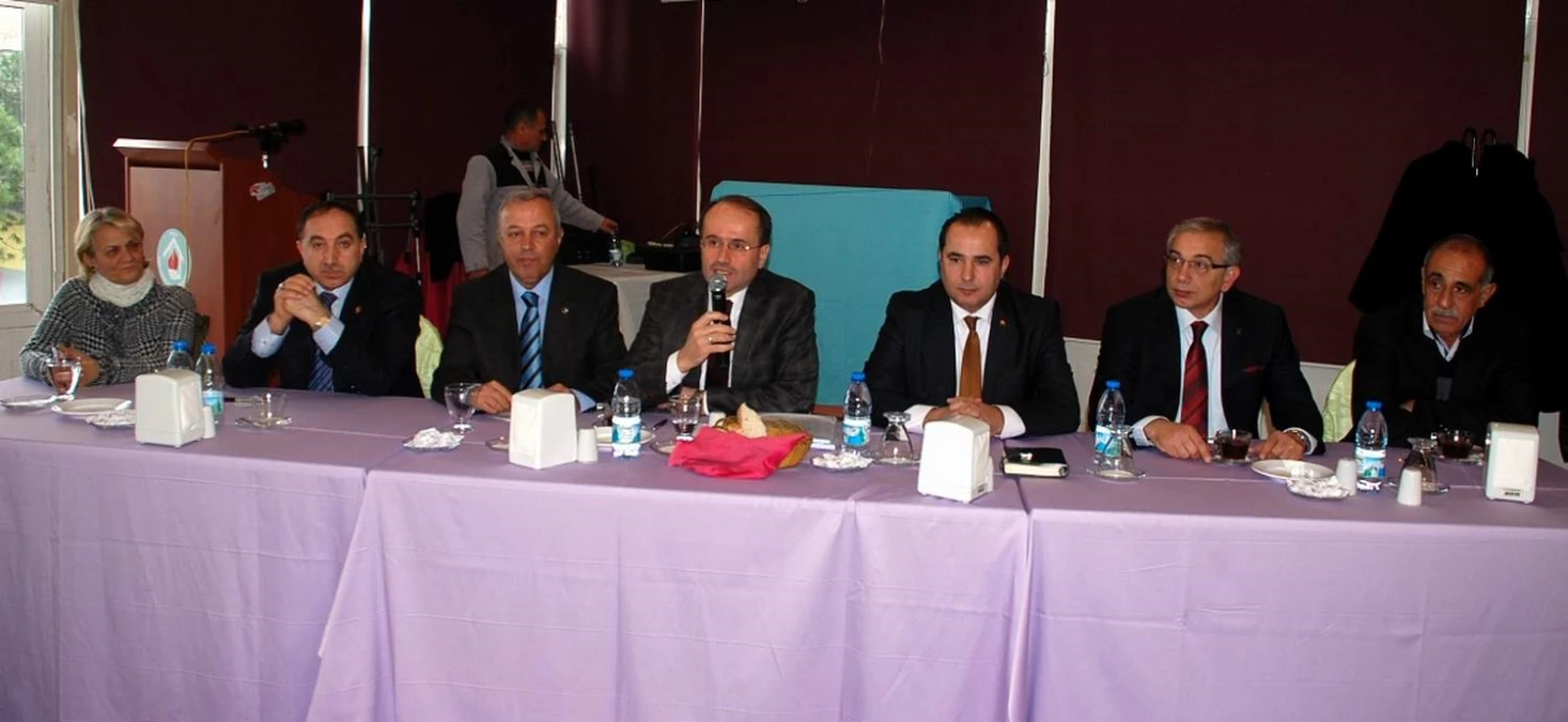 AK Parti İl Genel Meclisi Grubu Muhtarları Dinledi