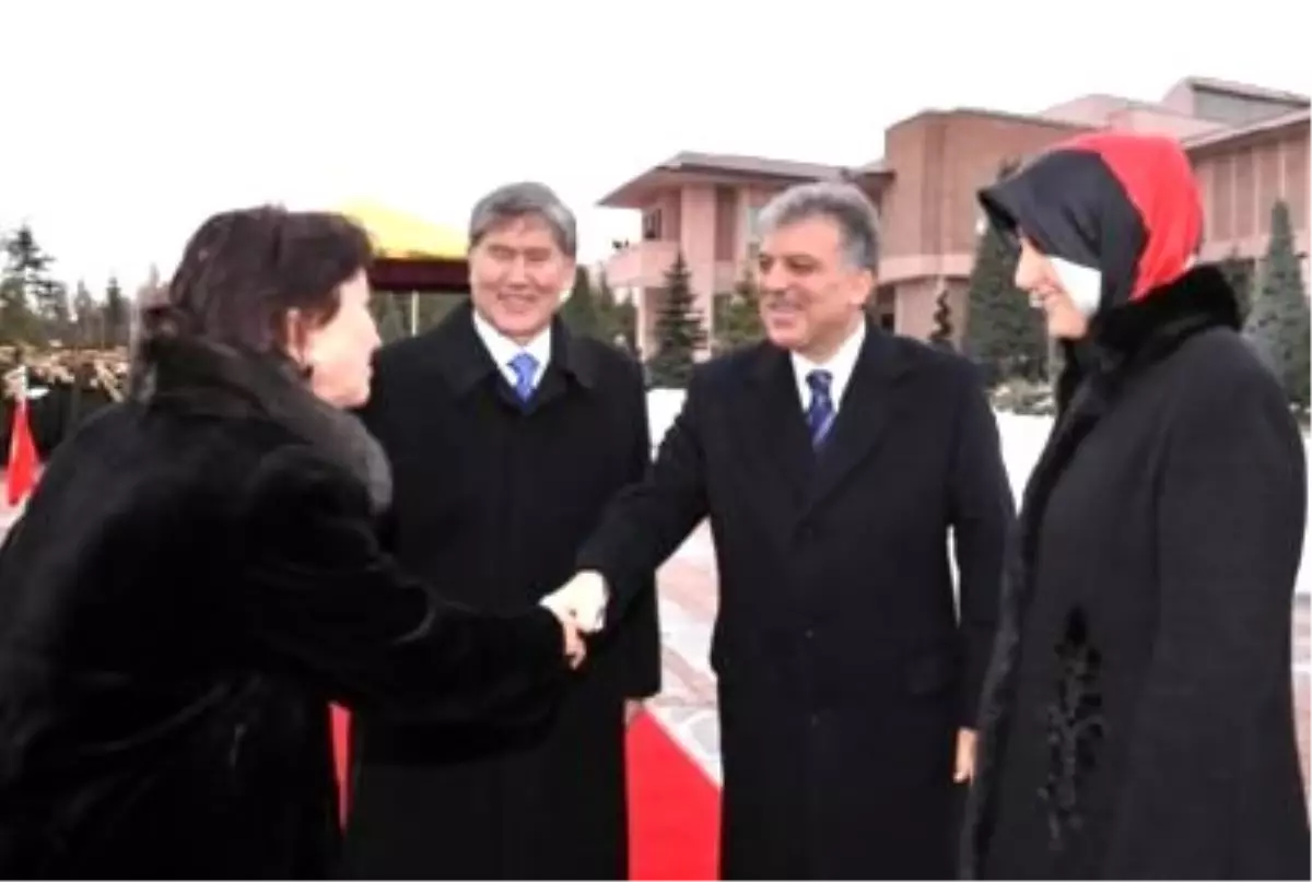 Atambayev\'den Gül\'e "Ağabey", Hayrünnisa Gül\'e "Yenge"