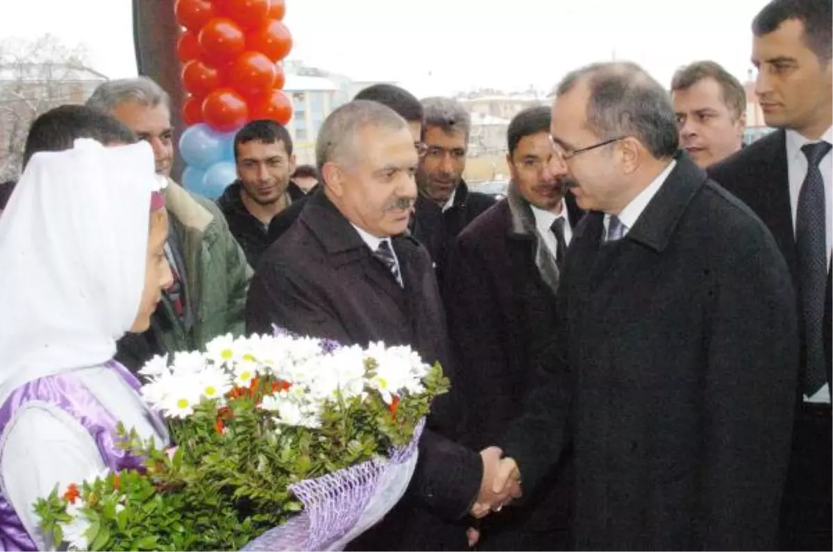 Bakan Dinçer: Toplumdaki Sorunların Aşılmasında En Temel Çözüm Yolu Eğitimdir