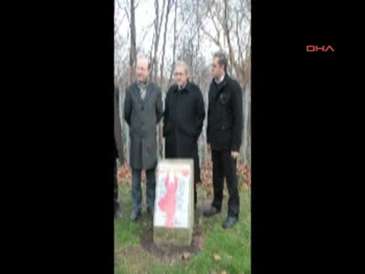 CHP\'li Vekiller Londra\'da Pir Sultan Abdal ve Sivas Şehitleri Anıtı\'nı Ziyaret Etti
