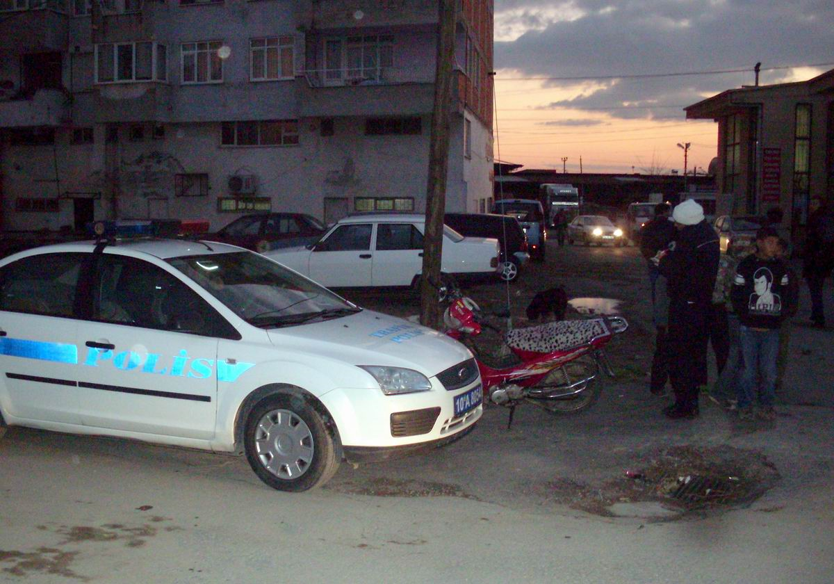 Edremit\'te Motosiklet Araçla Çarpıştı: 1 Yaralı