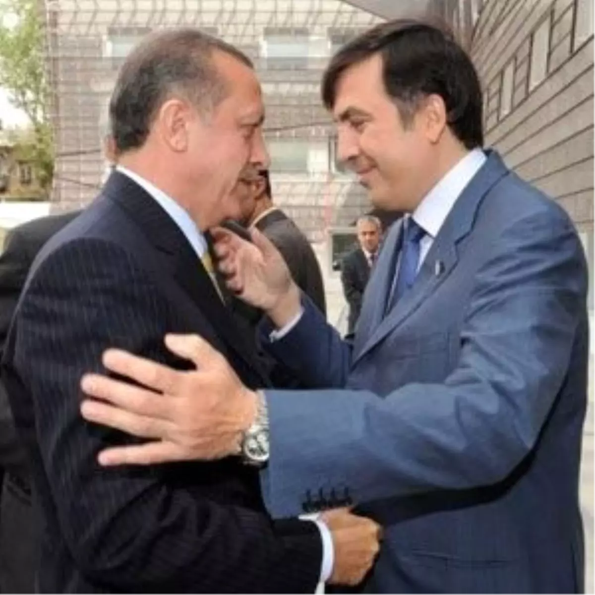 Erdoğan ve Saakaşvili, Kaçırılan Denizcileri Havalimanında Karşıladı