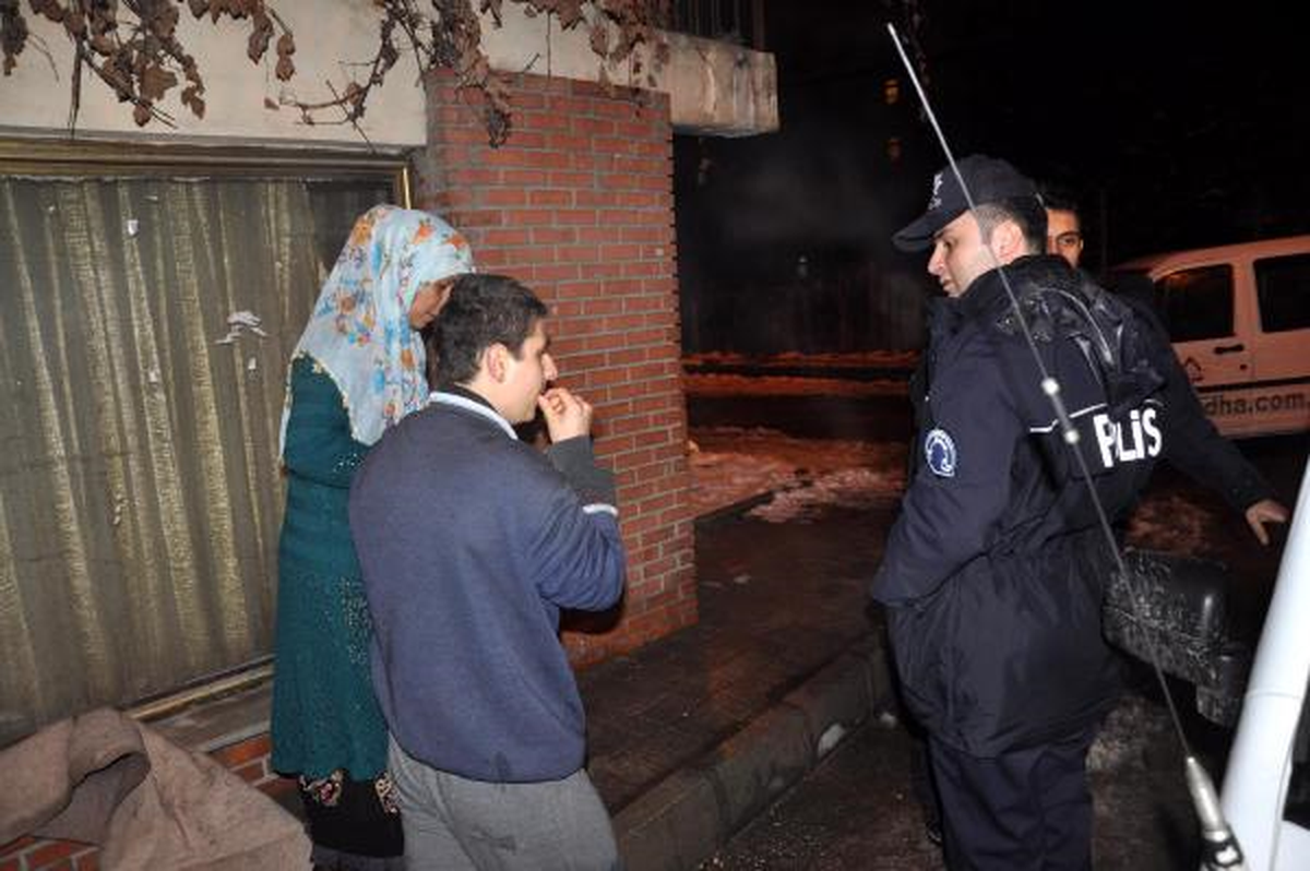 Evden Kaçıp Sokakta Çırılçıplak Koştu