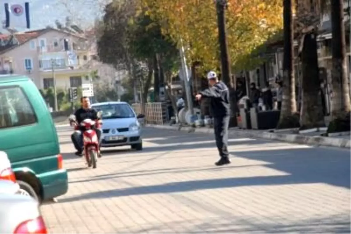 Fethiye\'de Kameralı Kırmızı Işık Uygulaması