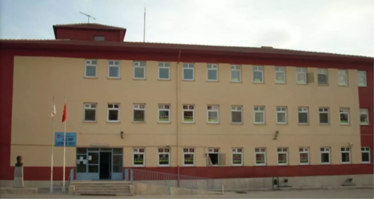 Gazi Emet İlköğretim Okulu\'nun Başarısı