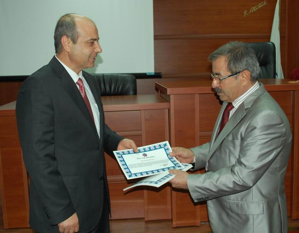 Gelibolu Belediyesi\'nde Eğitim Seminerine Katılanlara Sertifikaları Verildi