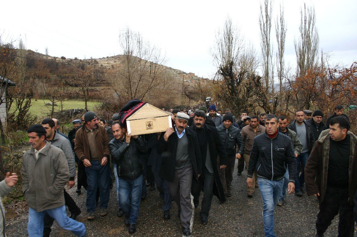 Göçük Altında Kalarak Ölen Muhtar Toprağa Verildi