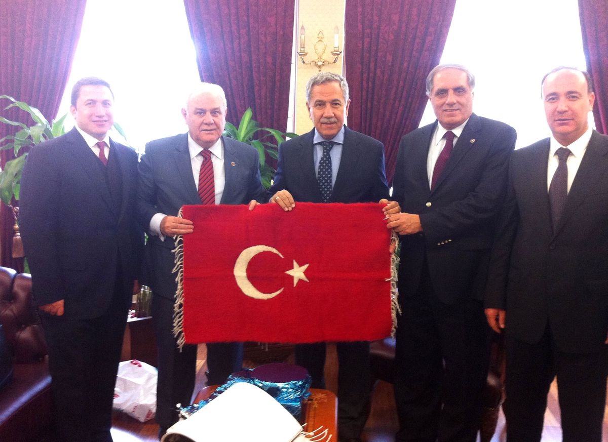 Vali Çolak, Başbakan Yardımcısı Arınç\'ı Ziyaret Etti