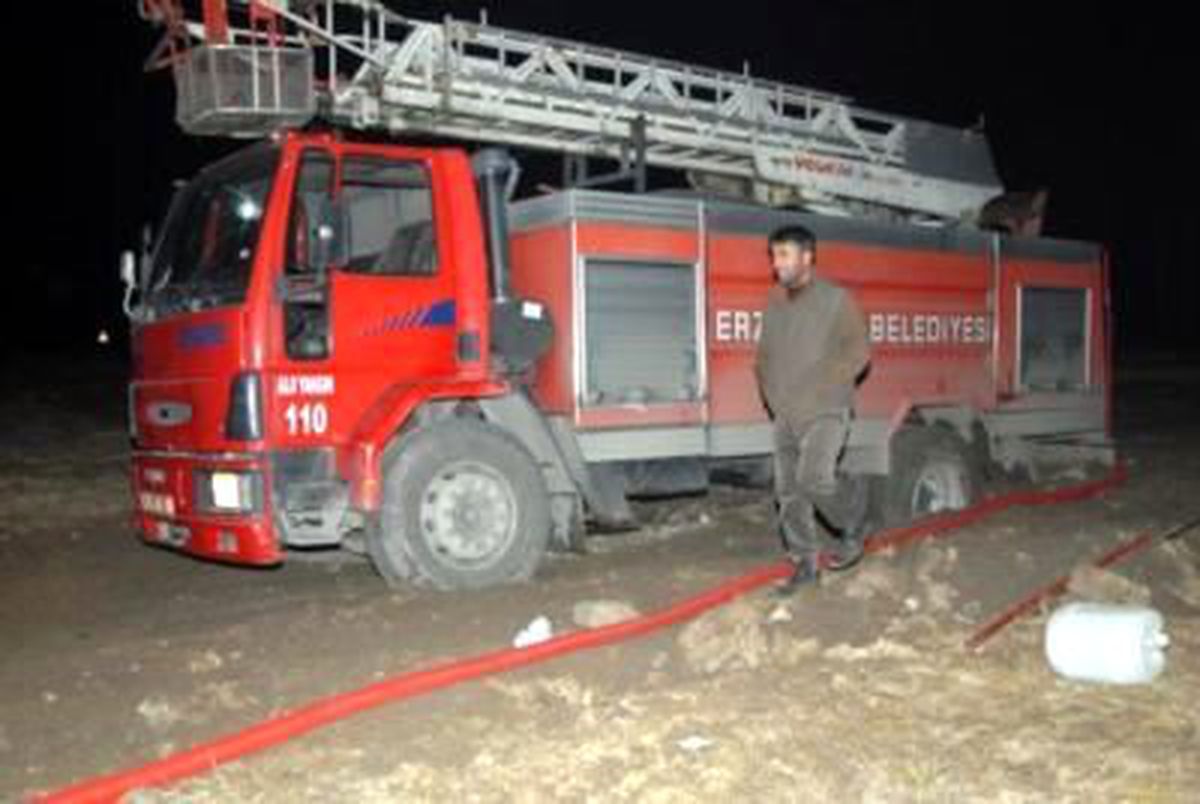 Ahır ve Çoban Evi Yandı, 30 Büyükbaş Hayvan Telef Olmaktan Son Anda Kurtarıldı