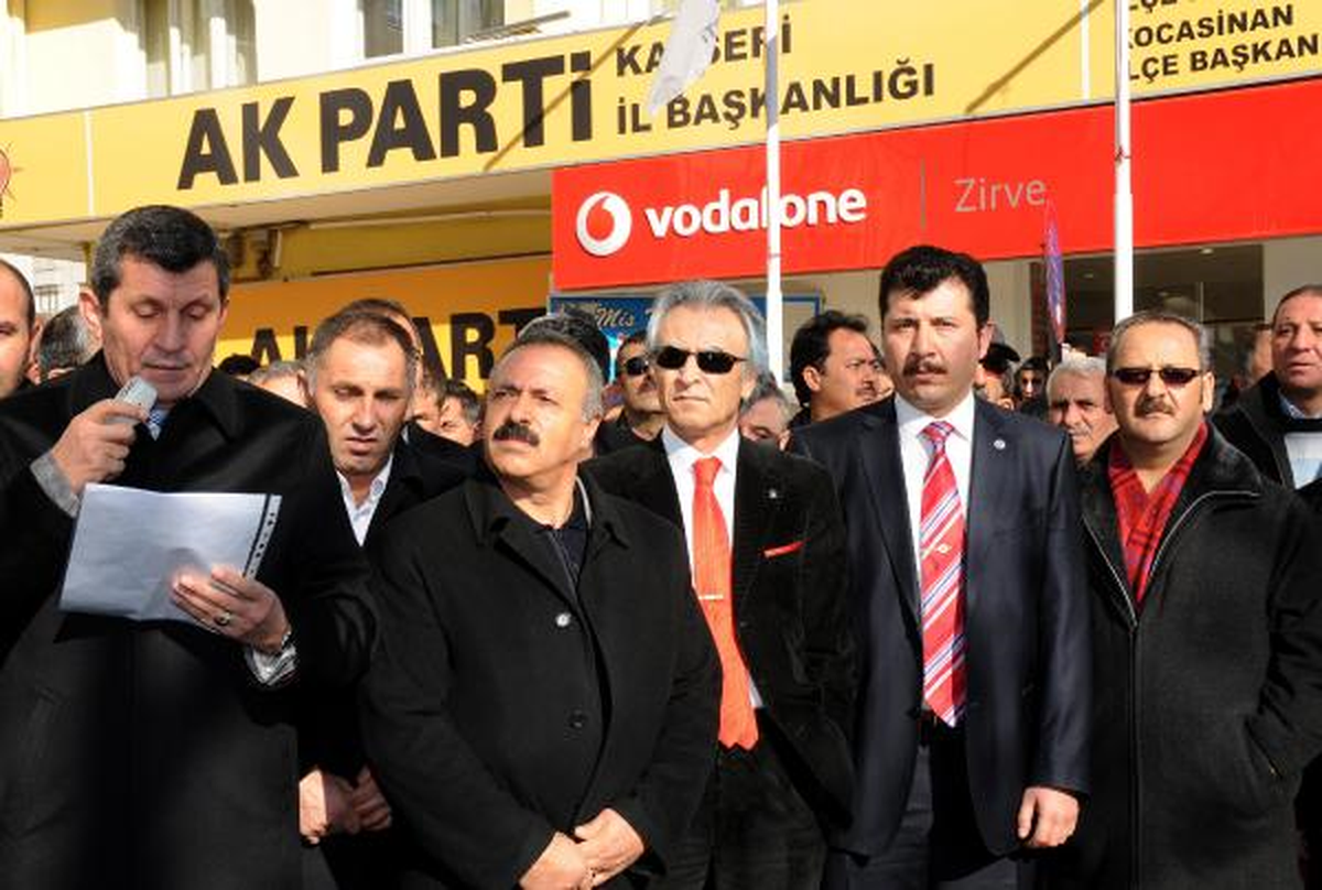 AK Parti Önündeki Protestoya Ak Partili Sendikacı Üye Destek Verdi
