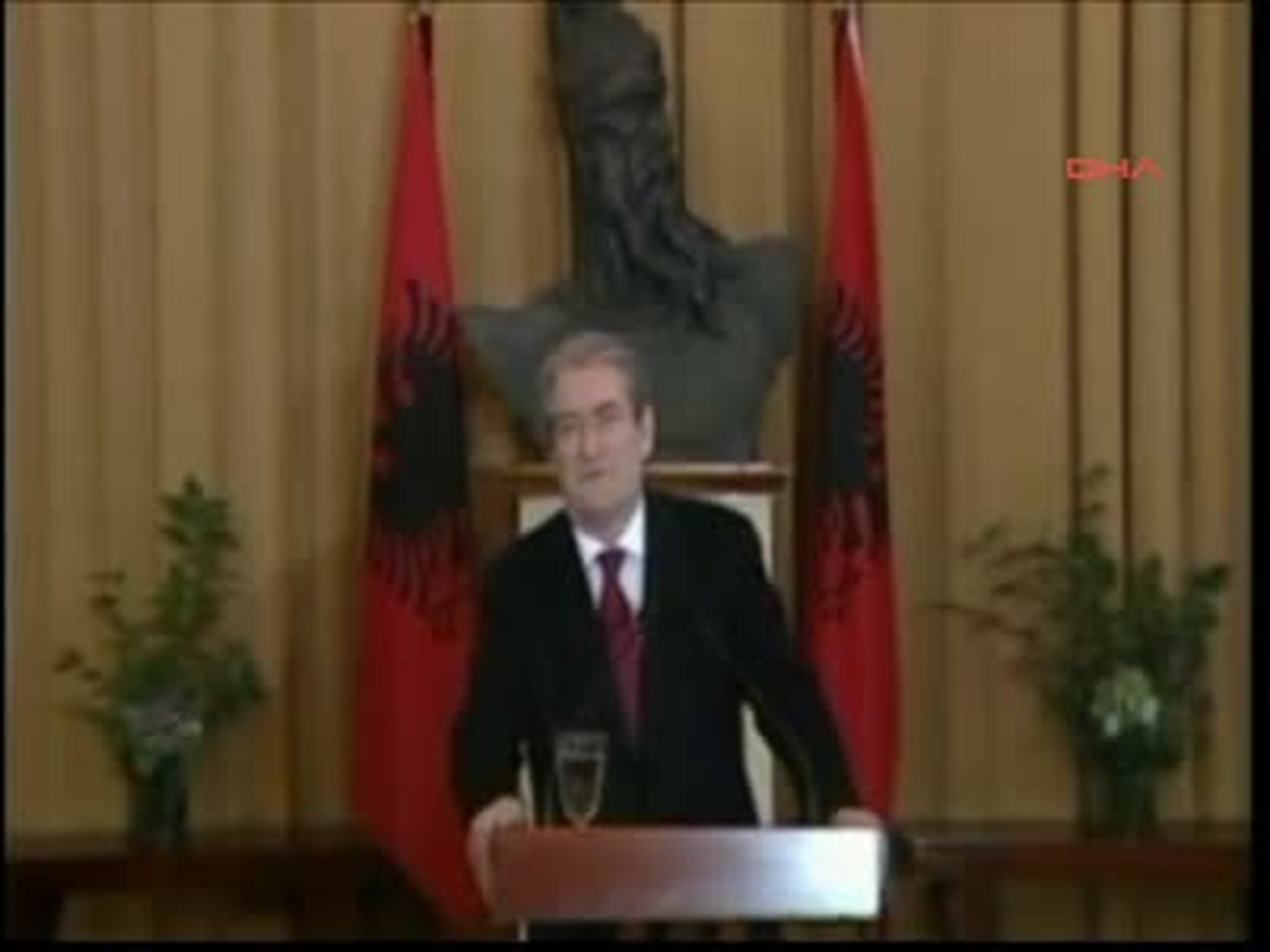 Arnavutluk Başbakanı Berişa: \'Gazeteciler \'İfade Özgürlüğünün Şövalyeleri\'dir?