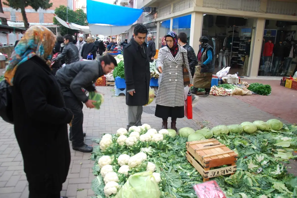 Asırlık Perşembe Pazarı Nazilli\'de Ekonominin Can Damarı