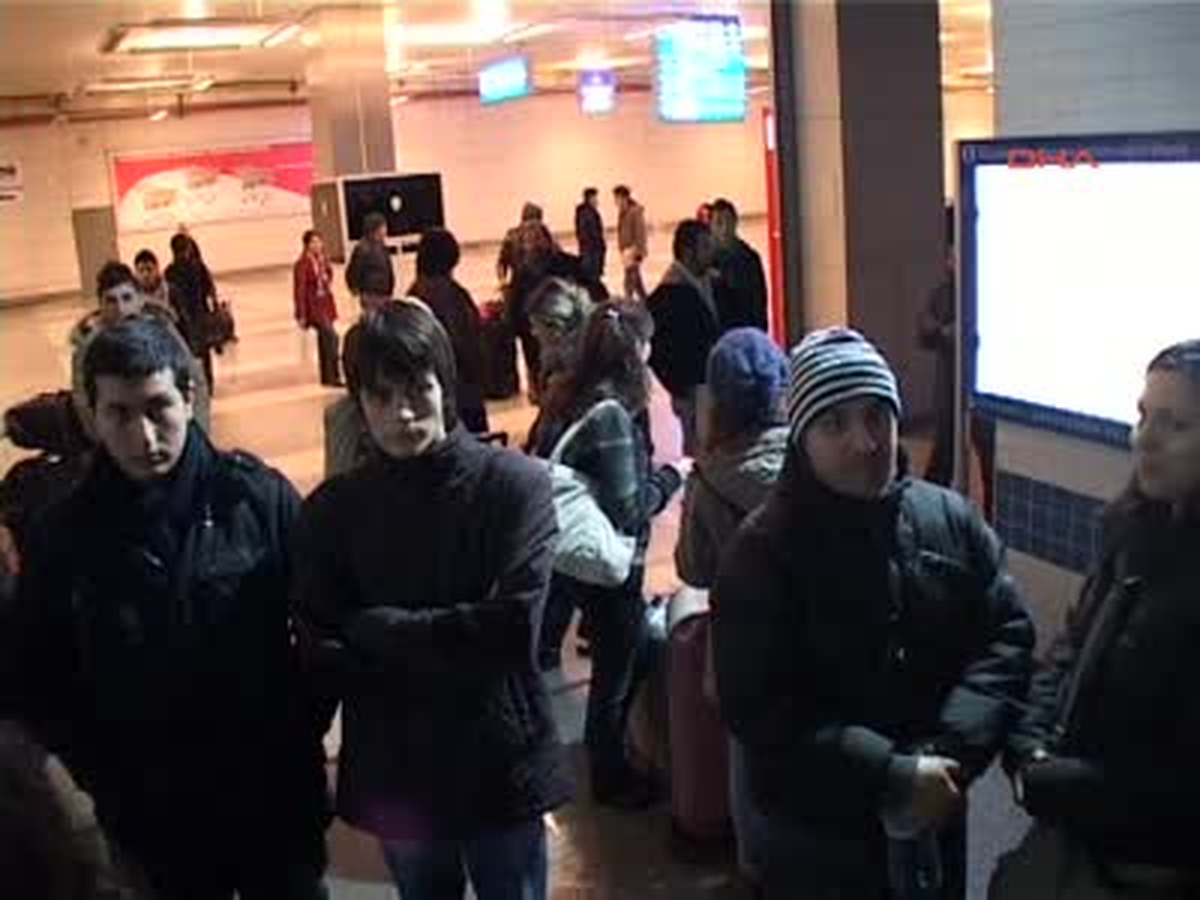 Atatürk Havalimanı Metrosun\'da Elektrik Kesintisi