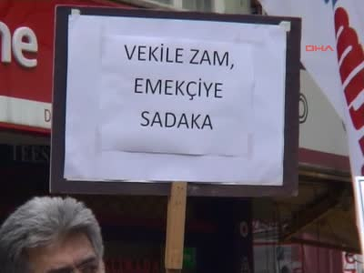 Balıkesir\'de Memurlar Bordro Yaktı