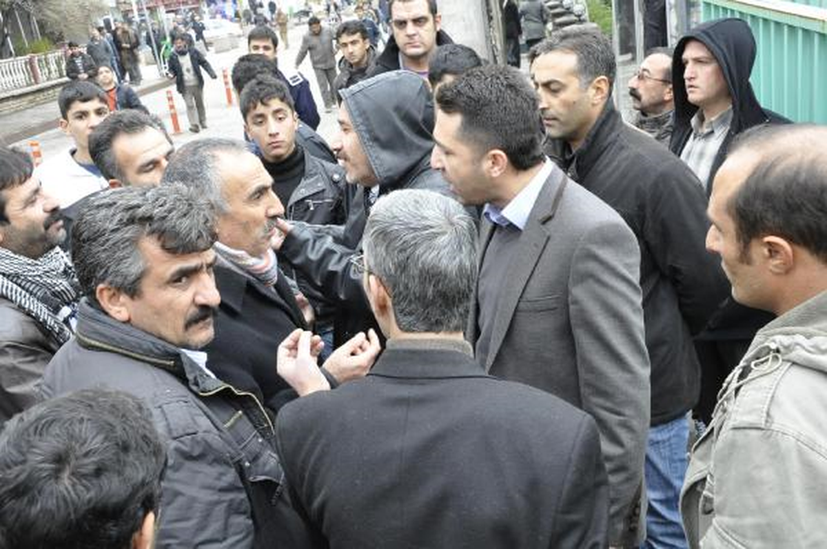 BDP\'lilerin Basın Açıklamasında Polise Tekme Atan 1 Kişi Gözaltına Alındı