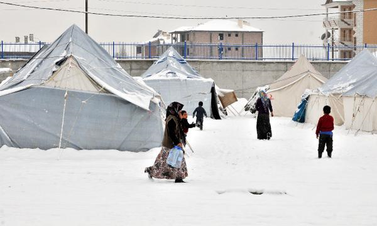 Çadırda Yaşayan Depremzedeler Konteynere Geçmeyi Bekliyor
