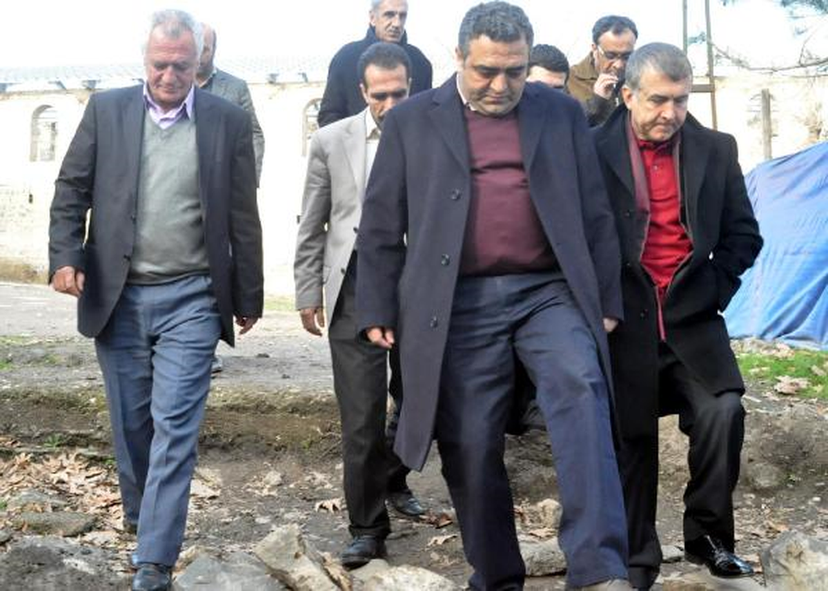 CHP\'li Tanrıkulu Kemik Bulunan Alanı İnceledi.