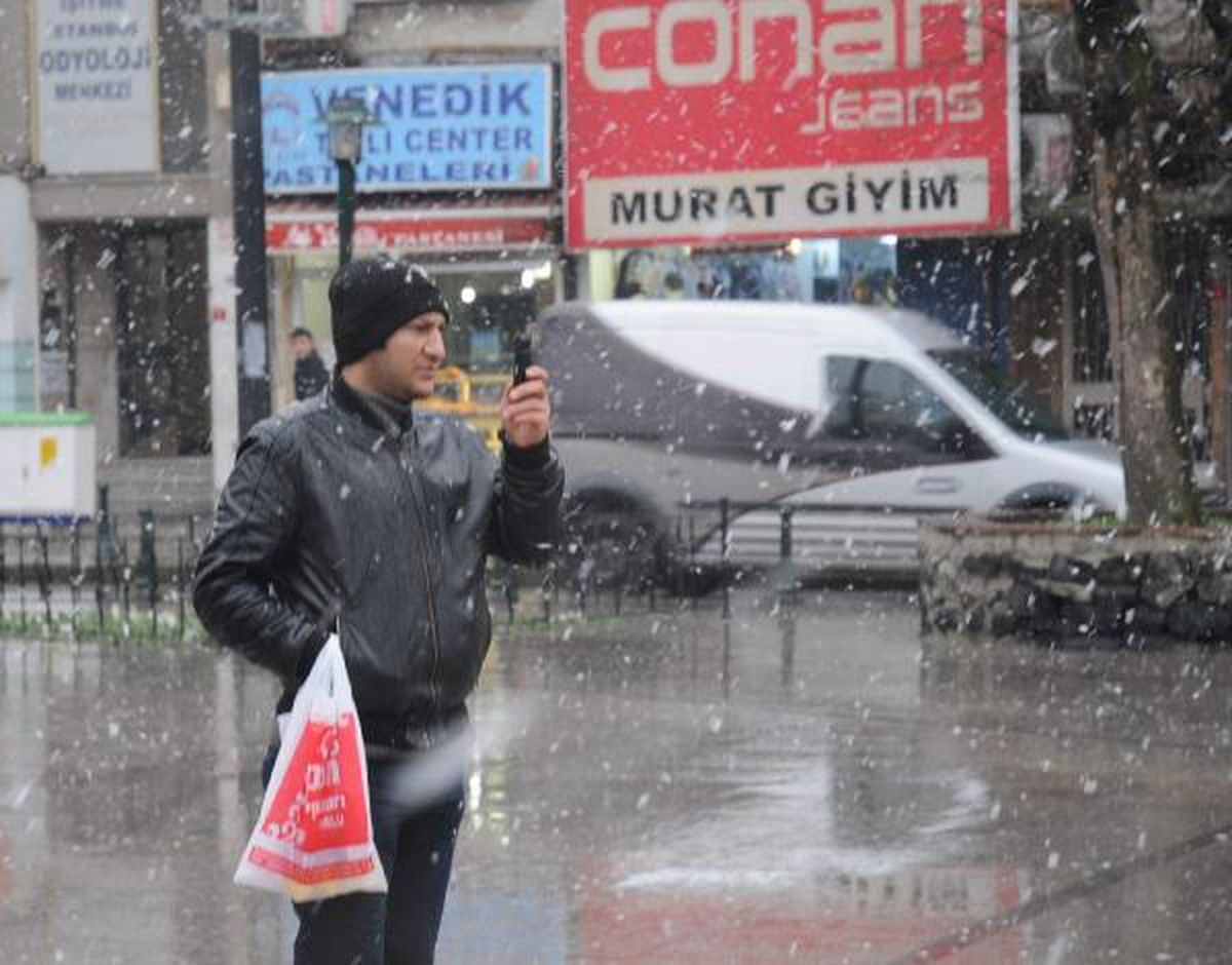 Çorlu\'da Kar Yağışı Başladı