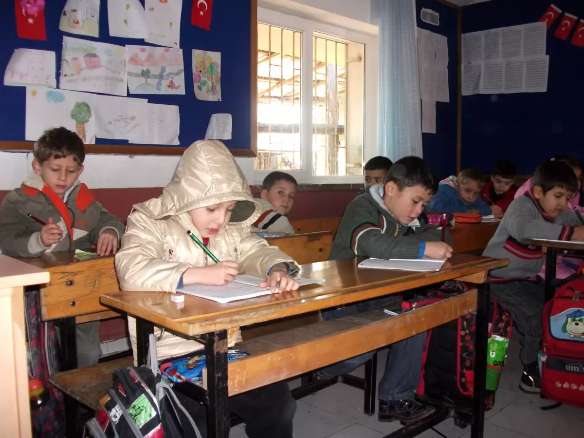 Elektrik Kesintileri Eğitimi Aksatıyor