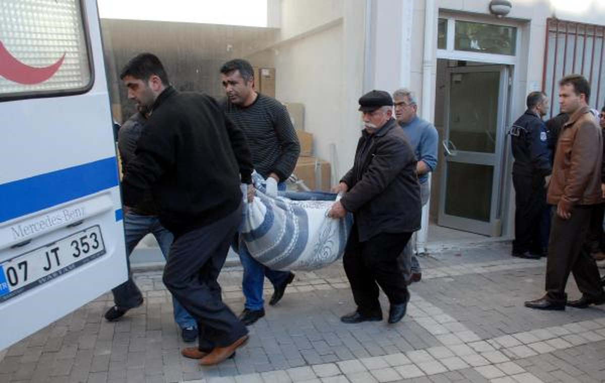 Eşi ve 2 Çocuğunu Öldürdü, İntihar Etti