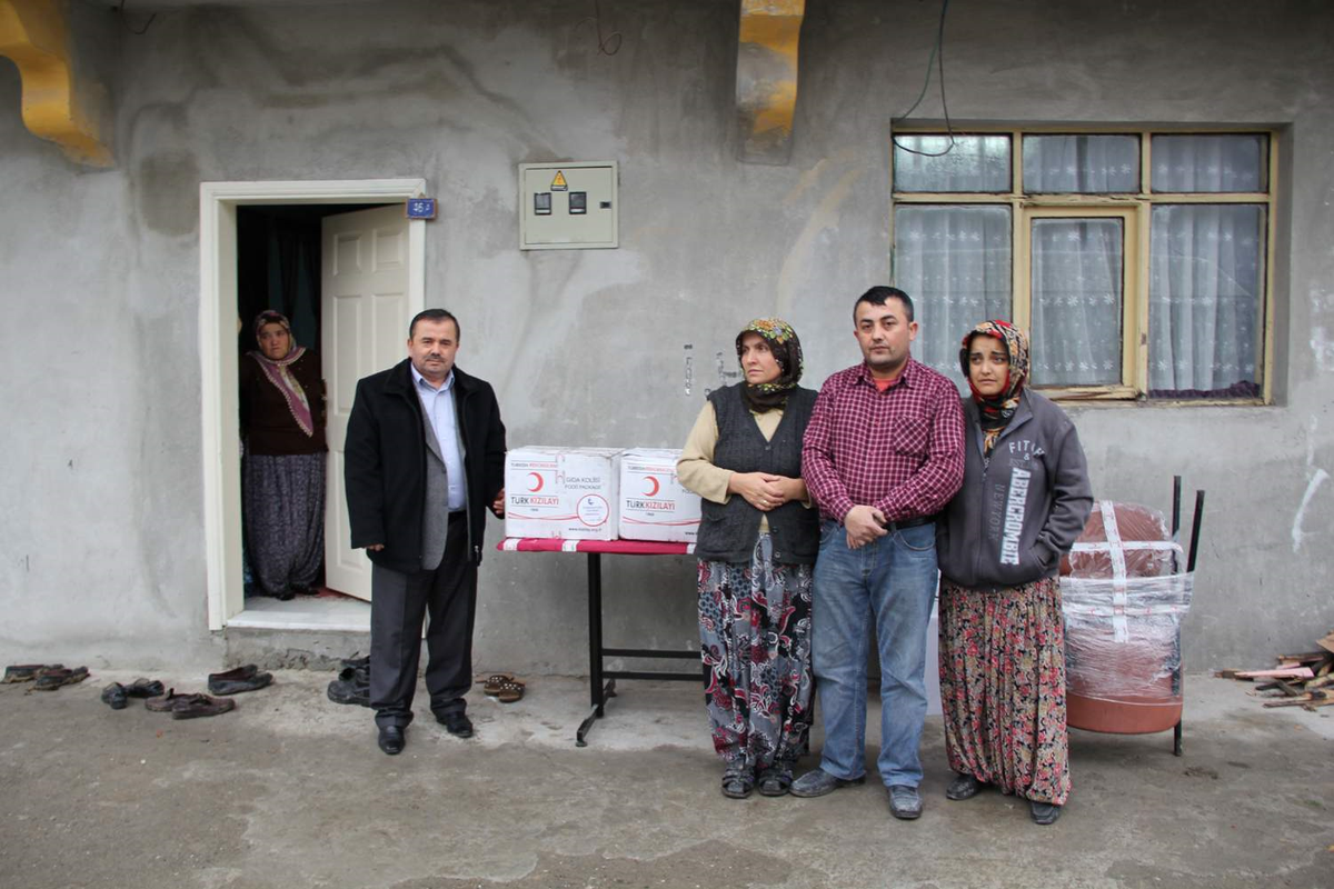 Evi Yanan Aileye Kızılay Sahip Çıktı