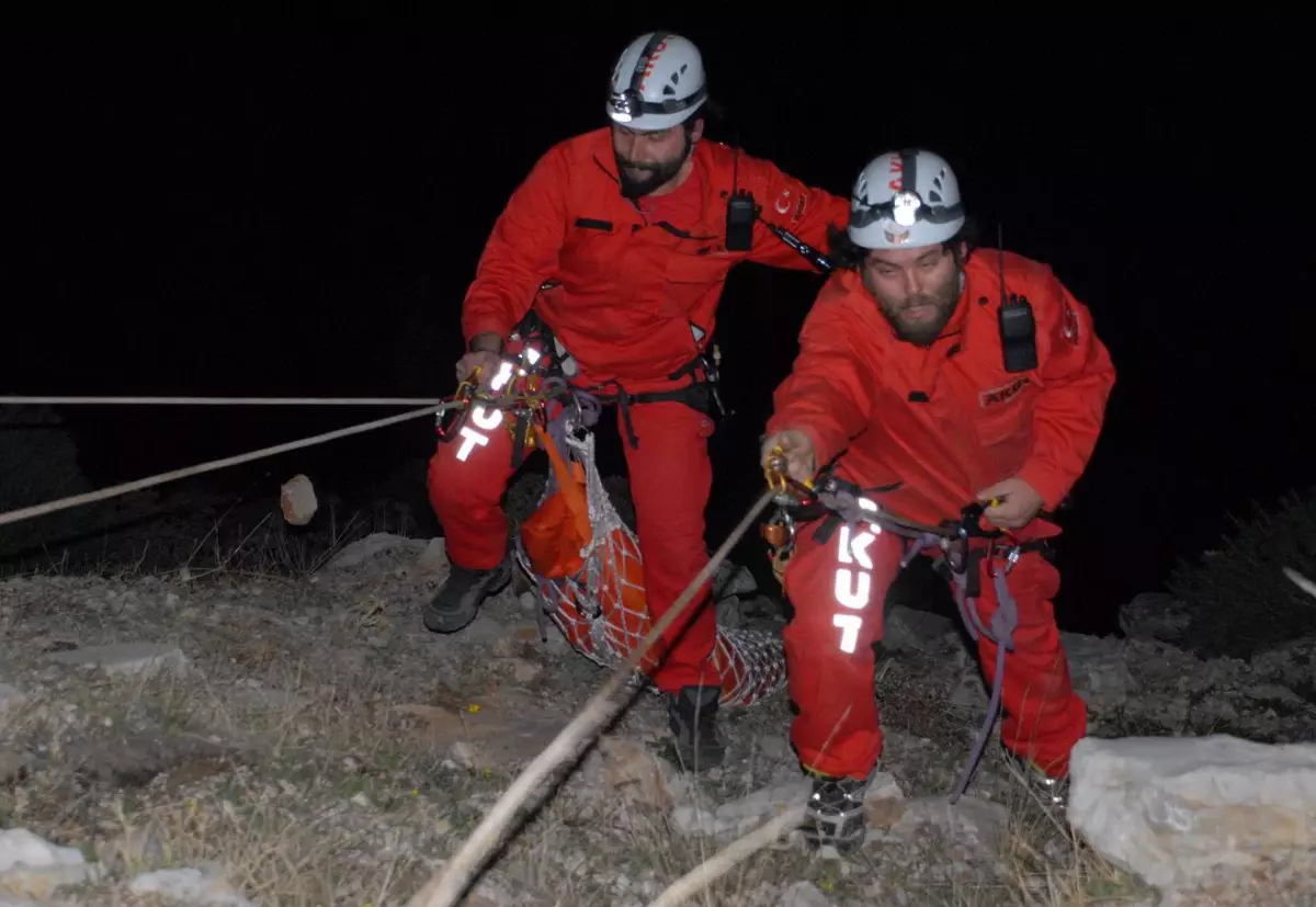 Fethiye\'de 200 Metreye Uçan Rus Bayanın Cesedini Akut Çıkardı