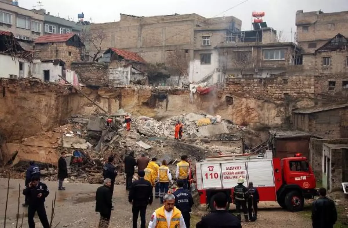 Gaziantep\'te 3 Gecekondu Çöktü: 1 Yaralı