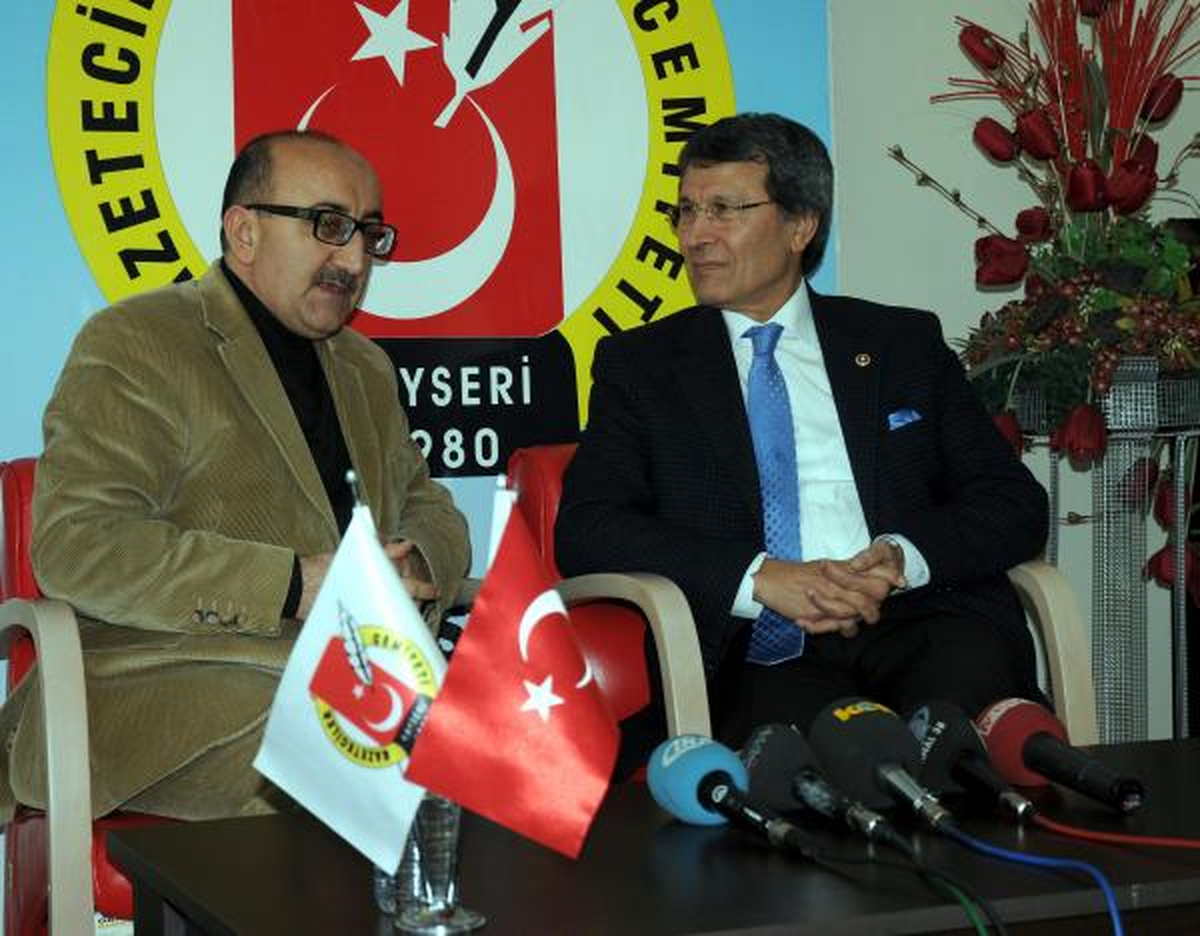 Halaçoğlu: Milli Değerler Halkın Gözünden Düşürülüyor