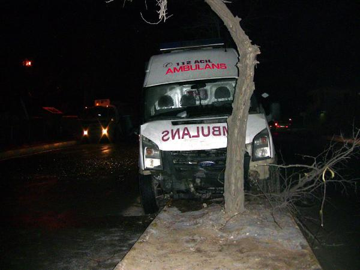 Hasta Almaya Giden Ambulans Otomobile Çarptı